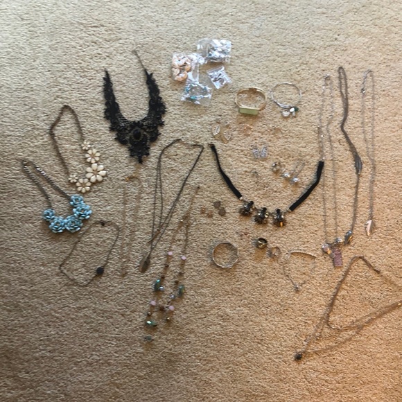 Jewelry - Lot of 32 pieces of costume jewelry FUN!